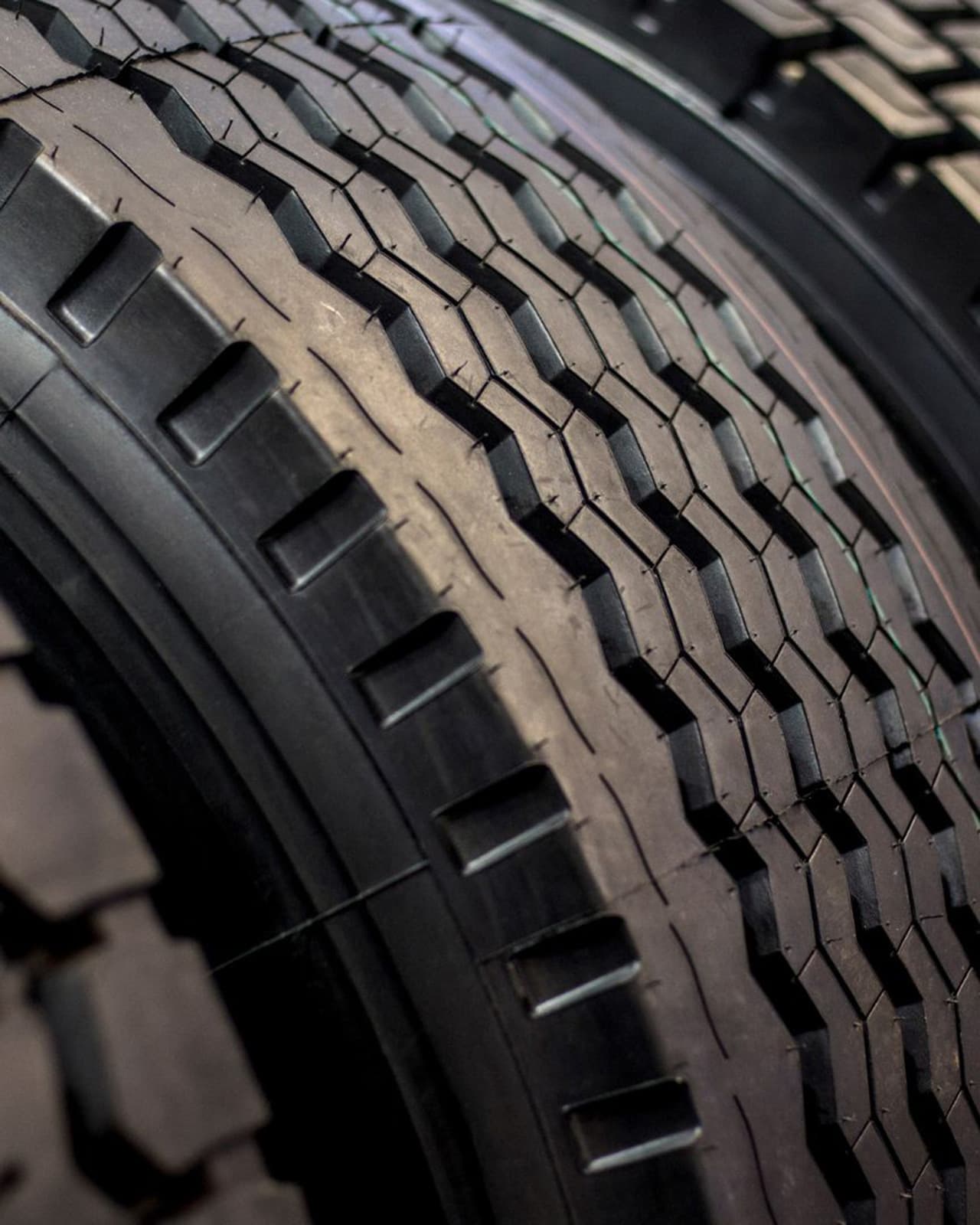 Pros and Cons of Retreading Tires